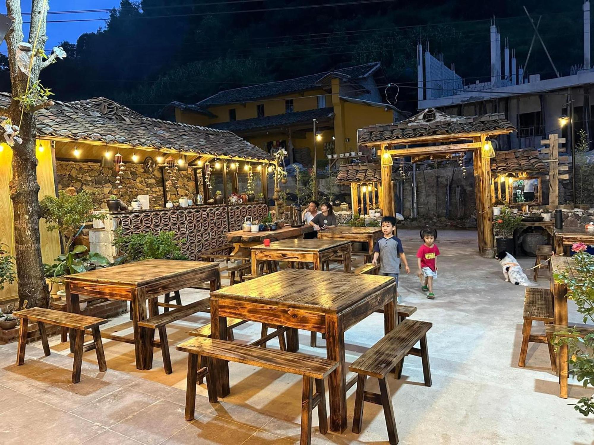 Khoi Homestay And Restaurant Loung Co Bagian luar foto